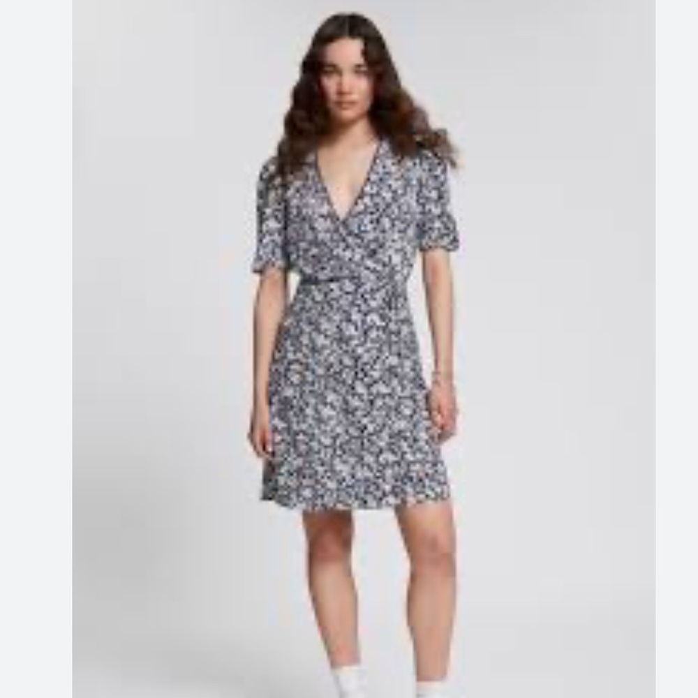 B5 & Other Stories Women's Black and Purple Dress